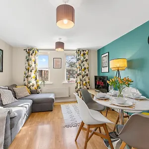 Apartment Designer - Great Location! 