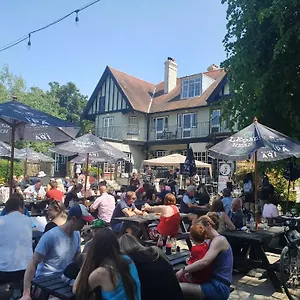 The Weir Otel Walton-on-Thames